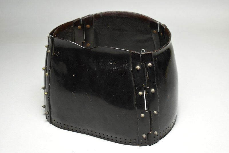 兜　江戸期 Yahoo!オークション - 江戸後期 鉄黒漆八間筋兜 (鉄 黒漆 筋兜 兜 甲冑