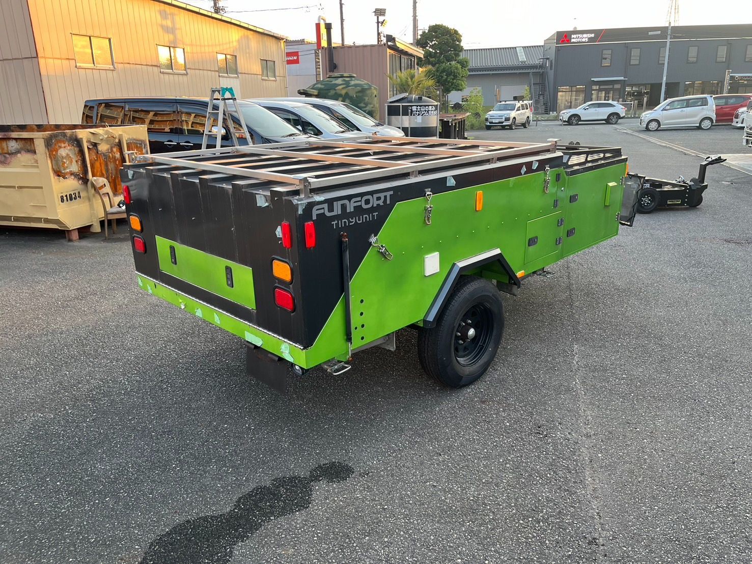 テント展開型トレーラー