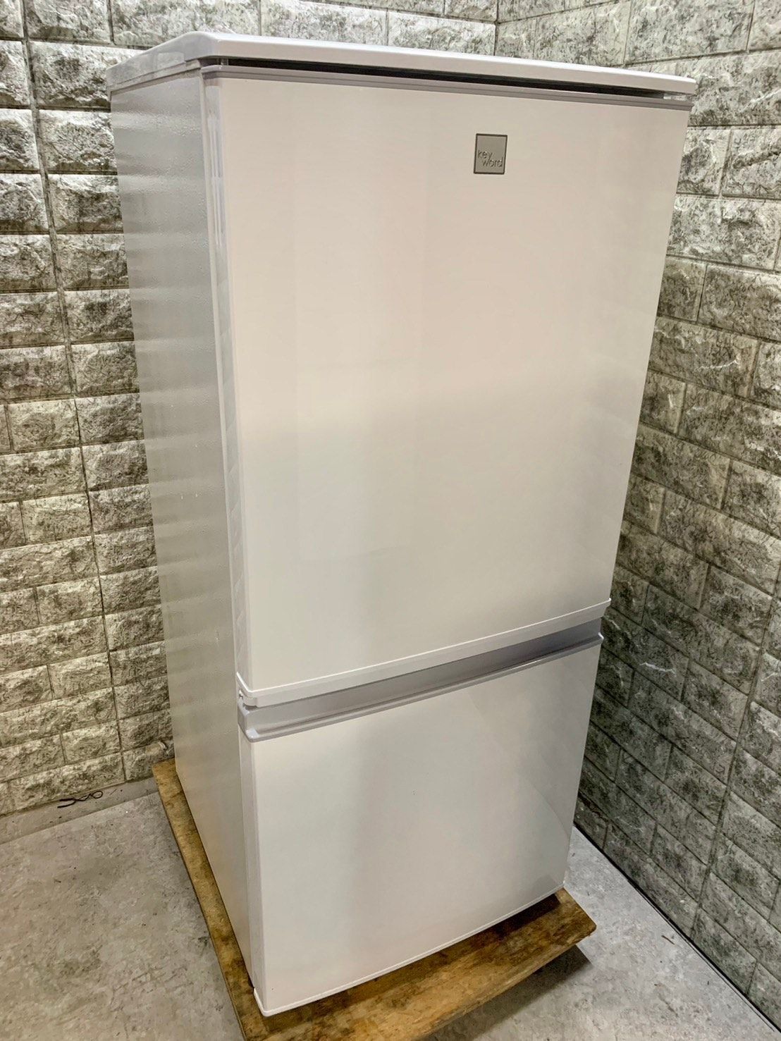 大阪送料無料☆3か月保障付き☆冷蔵庫☆2020年☆シャープ☆2ドア☆SJ  