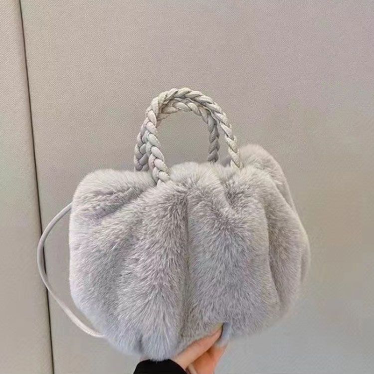 ファーバッグ 2way ショルダー トート レディース 斜めがけ バッグ ショルダー付き 肩掛け ふわふわ もこもこ 春 秋 冬 プレゼント ハンドバッグ おしゃれ かわいい 黒 白 ベージ kaka1048