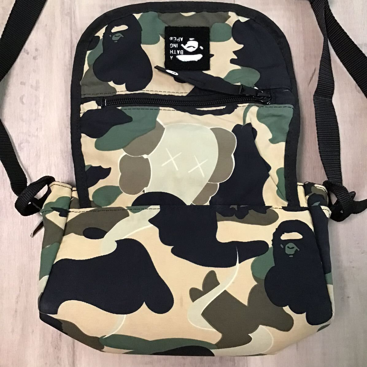 ★激レア★ KAWS BAPE Bendy 1st camo yellow ショルダー バッグ a bathing ape bag カウズ エイプ ベイプ アベイシングエイプ NIGO