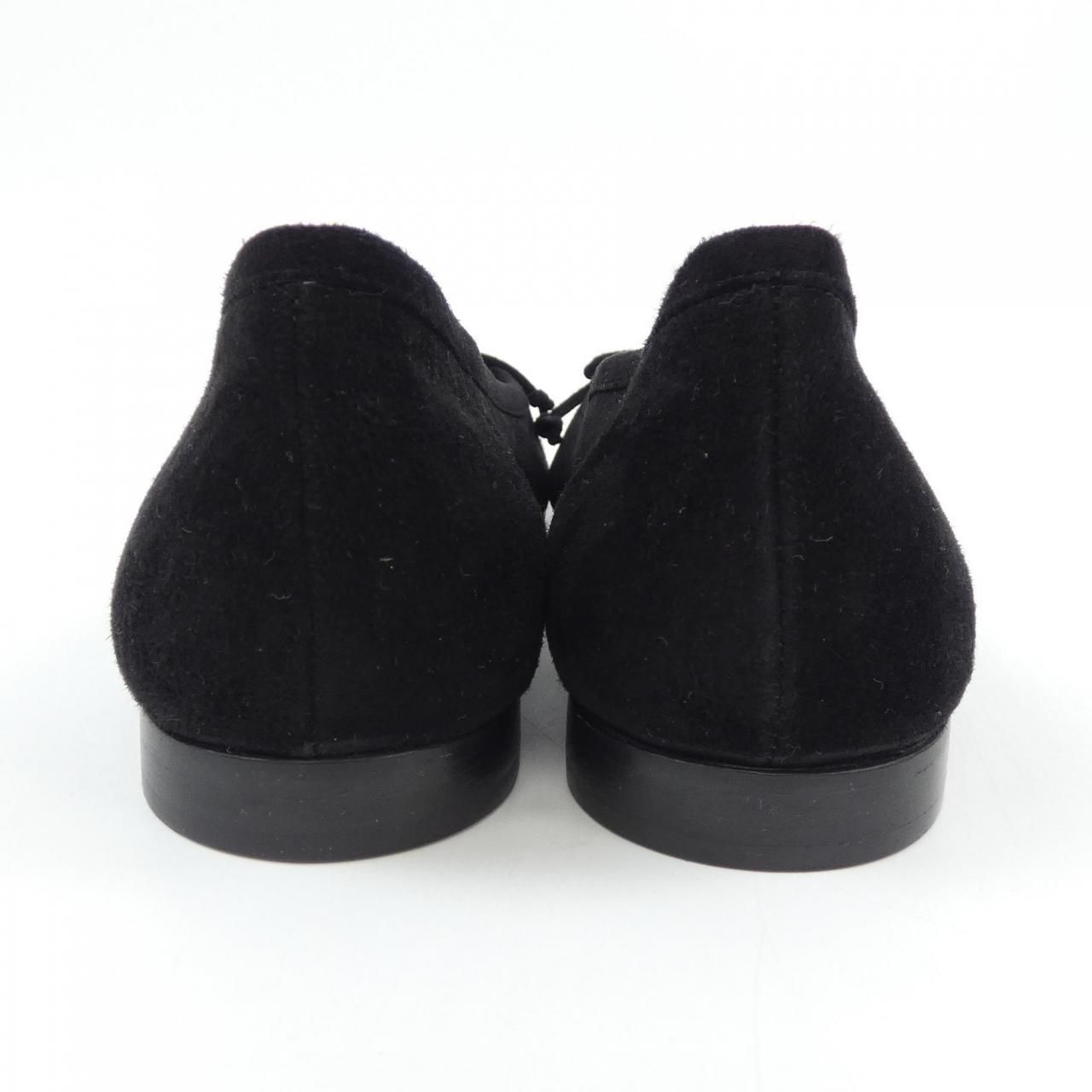 マノロブラニク