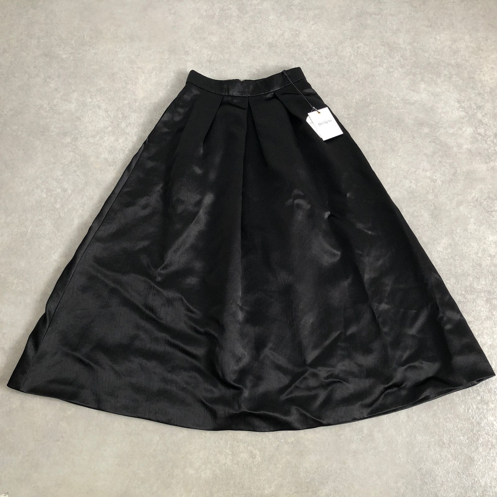 新品 定価2.9万 Her lip to シャインサテン フレア スカート