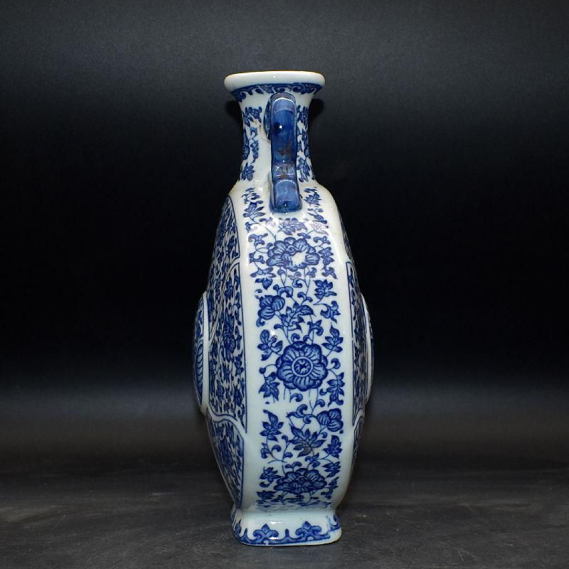 青花纏枝蓮如意抱月瓶 景徳鎮 陶磁器 装飾品 現代工芸品 美術品
