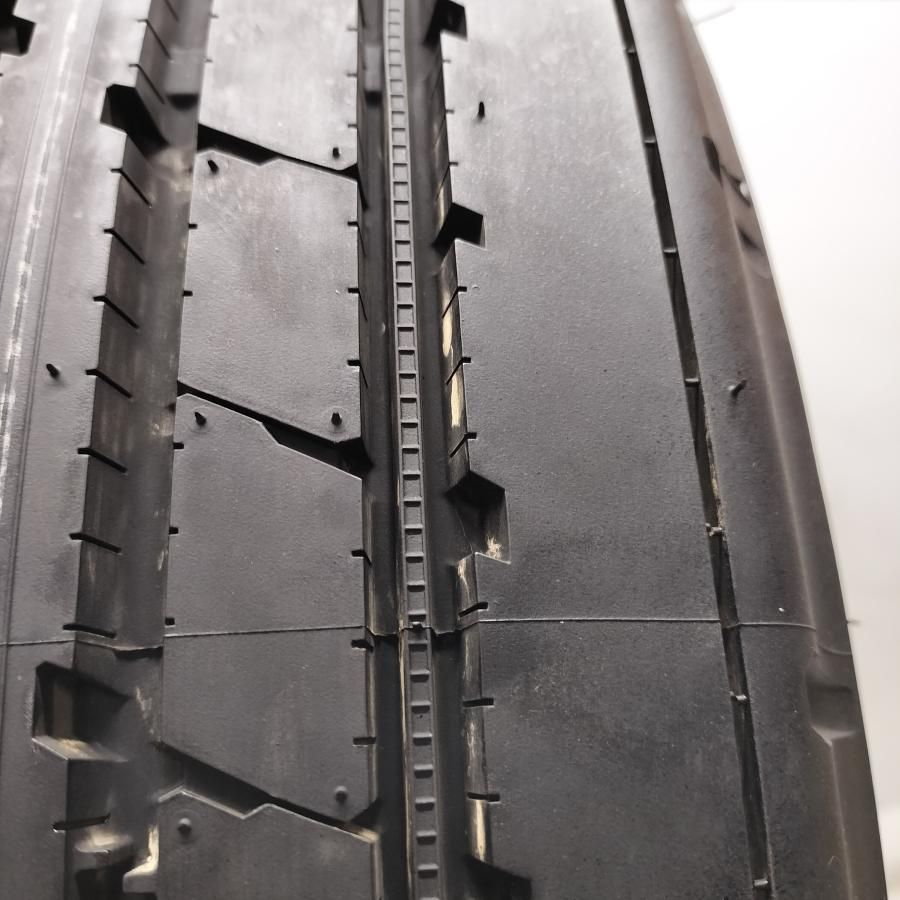 トラック用タイヤ