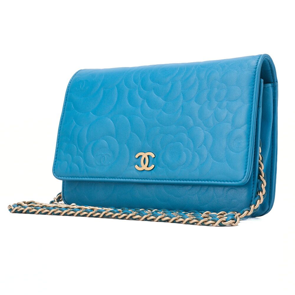 しかも嬉しい送料無料！ CHANEL シャネル チェーンショルダー チェーンウォレット カメリア ラムスキン ターコイズブルー ゴールド金具 プッシュロック ブランド
