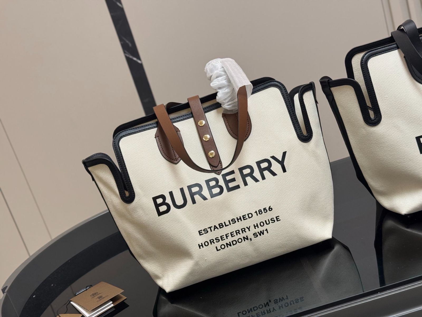 【メルカリに1点】BURBERRY マネーク リップ 新品未使用 メルカリに1点】BURBERRY マネーク リップ 新品未使用