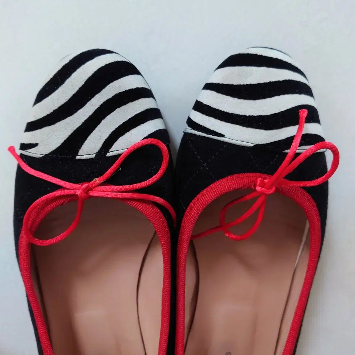 イタリア STATUS スウェード フラットシューズ