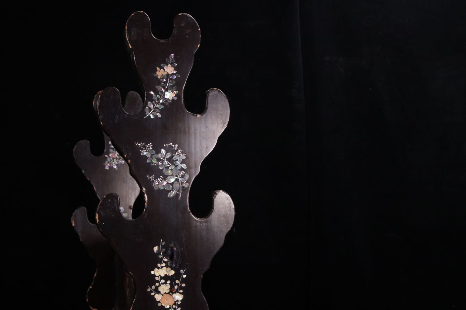 黒漆 螺鈿細工 賢人草花文刀掛 50cm 細密細工 萩 武具骨董 唐物 骨董