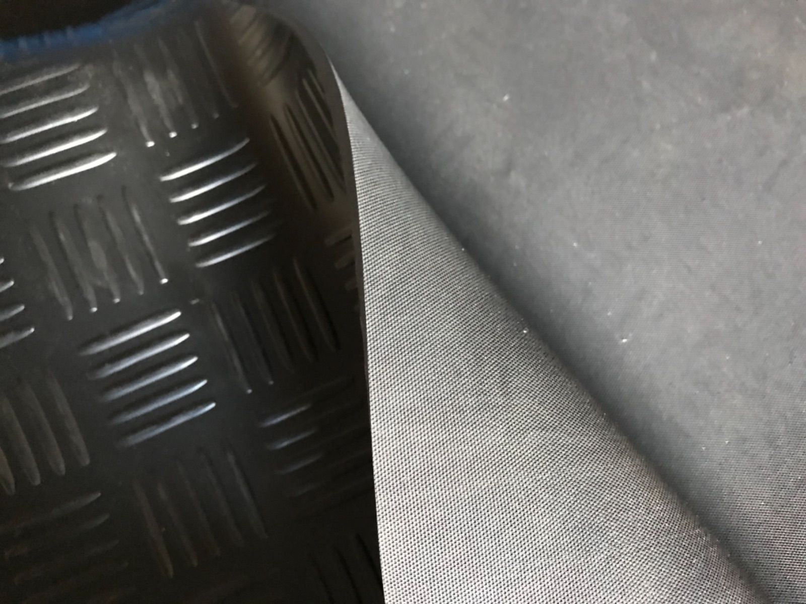 軽トラ 荷台ゴムマット