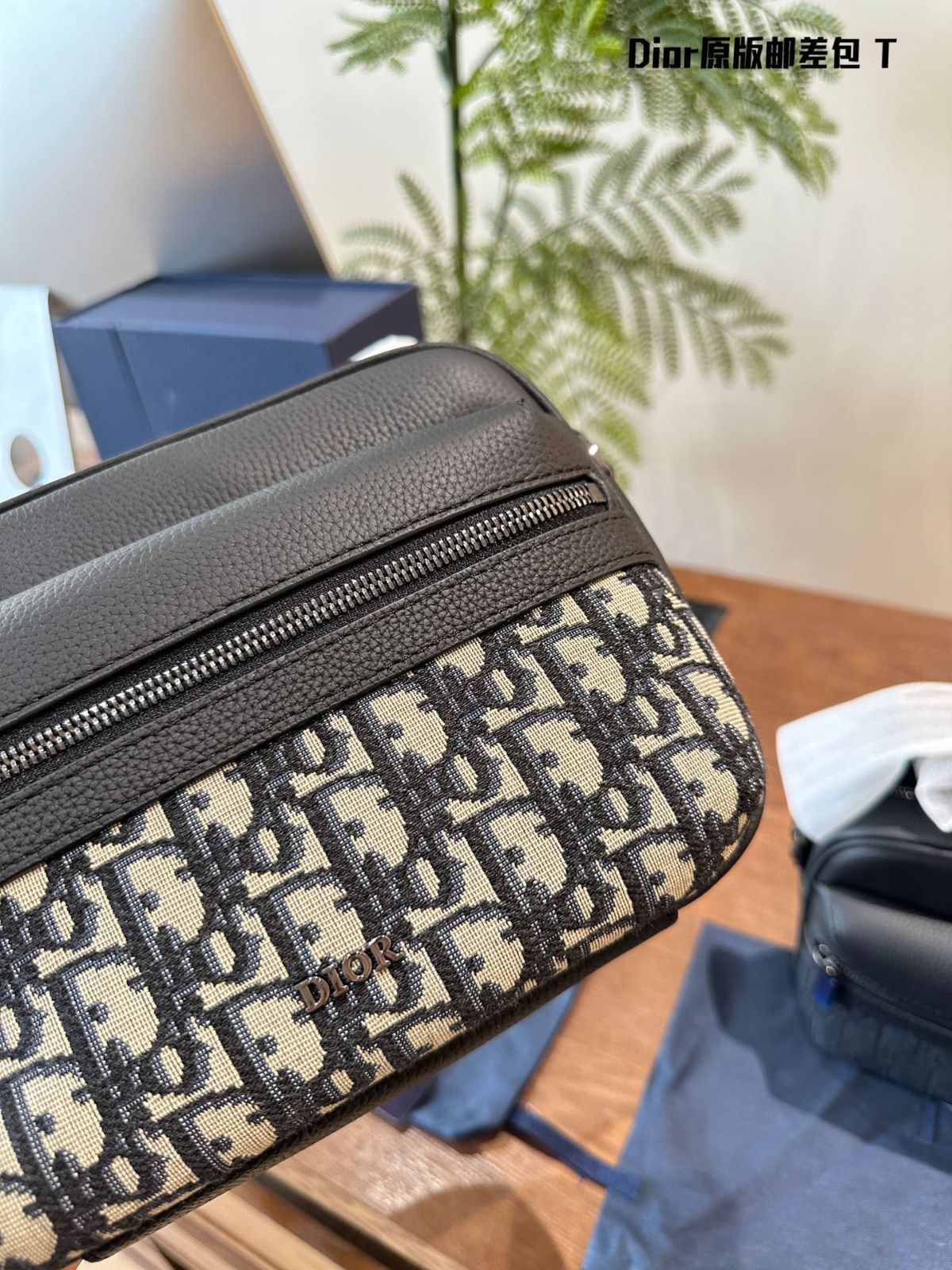 今日特価】DIOR Men's Messenger Bag - ディオール メンズ