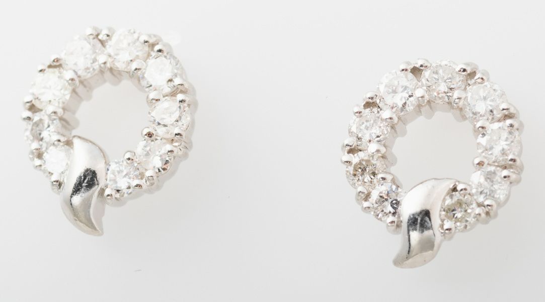 ダイヤモンド ピアス