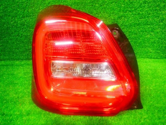 車 (傷や汚れあり) スイフト 4BA-ZC33S 左テールランプ