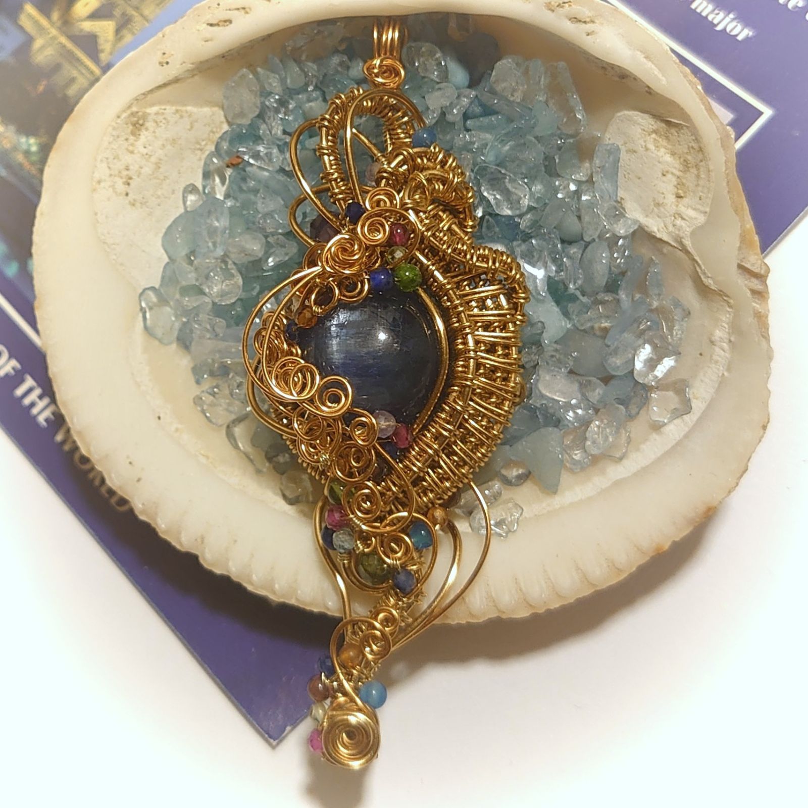 宝石質天然石のワイヤーアートネックレス 大粒レインボームーンストーン 天然石 ペンダントトップ ワイヤー