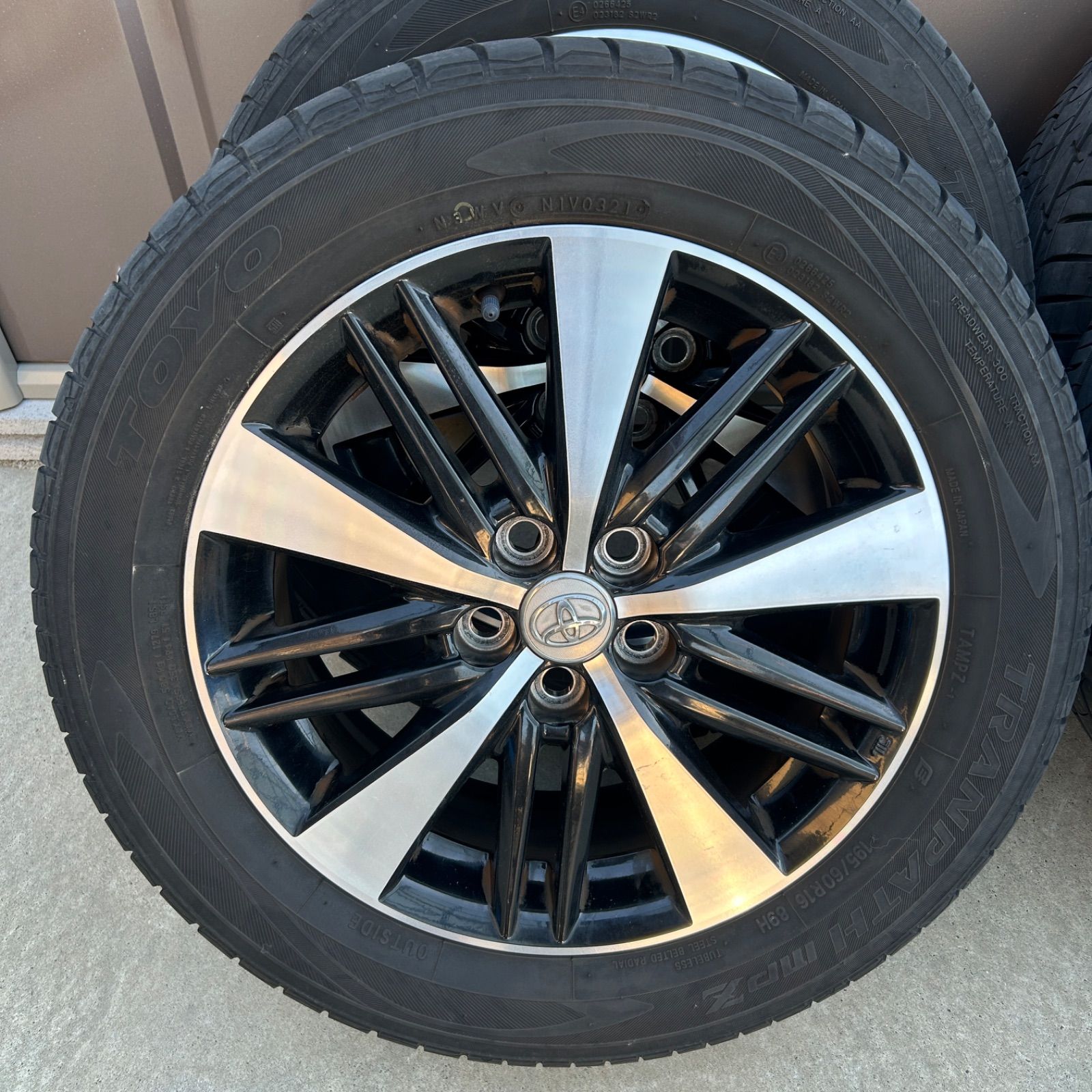 美品】TOYOTA トヨタ タイヤ 純正 ホイール 195/60R16 16×6J 45 TOYO 