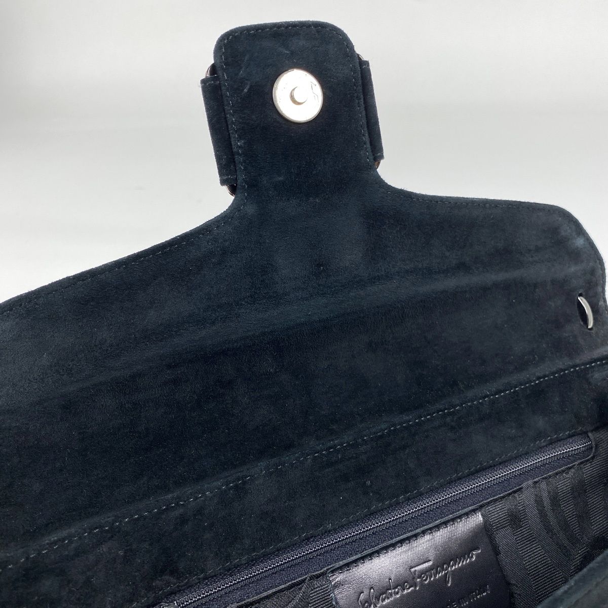 人気アイテム安い通販。 サルヴァトーレフェラガモ Salvatore Ferragamo ヴァラリボン クラッチバッグ 手持ち セカンドバッグ クラッチバッグ スエード ブラック レディース