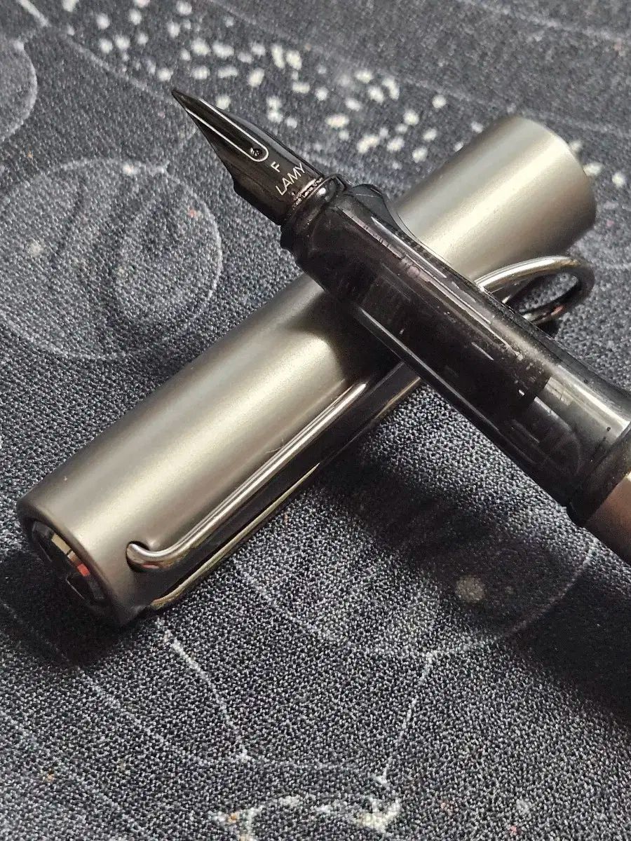 LAMY サファリ ルクス ルテニウム 万年筆 F ニップ