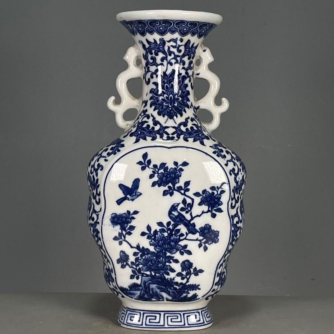 青花花鳥図紋両耳賞瓶 置物 陶磁器 現代工芸品 美術品 装飾品