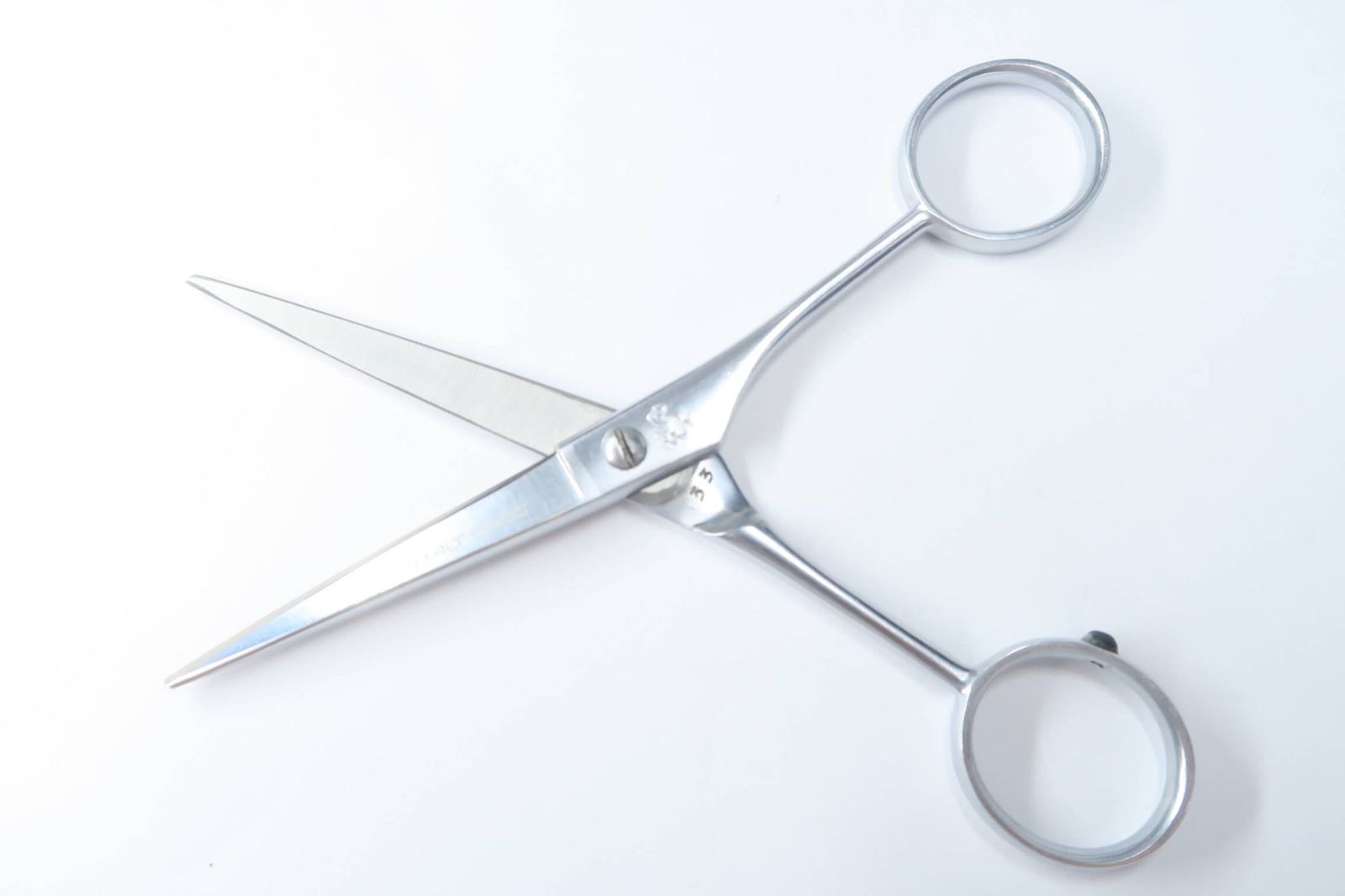 必見！美品！UTSUMI シザー 5.5インチ NEW BW55 Bランク【UTSUMI ウツミ 内海】 NEW BW 55 シザー 美容師・理容