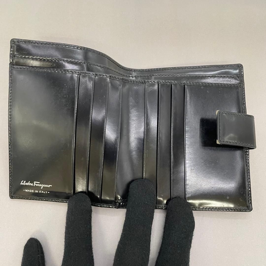 美品 フェラガモ 二つ折り財布 サフィアーノレザー ガンチーニ 黒