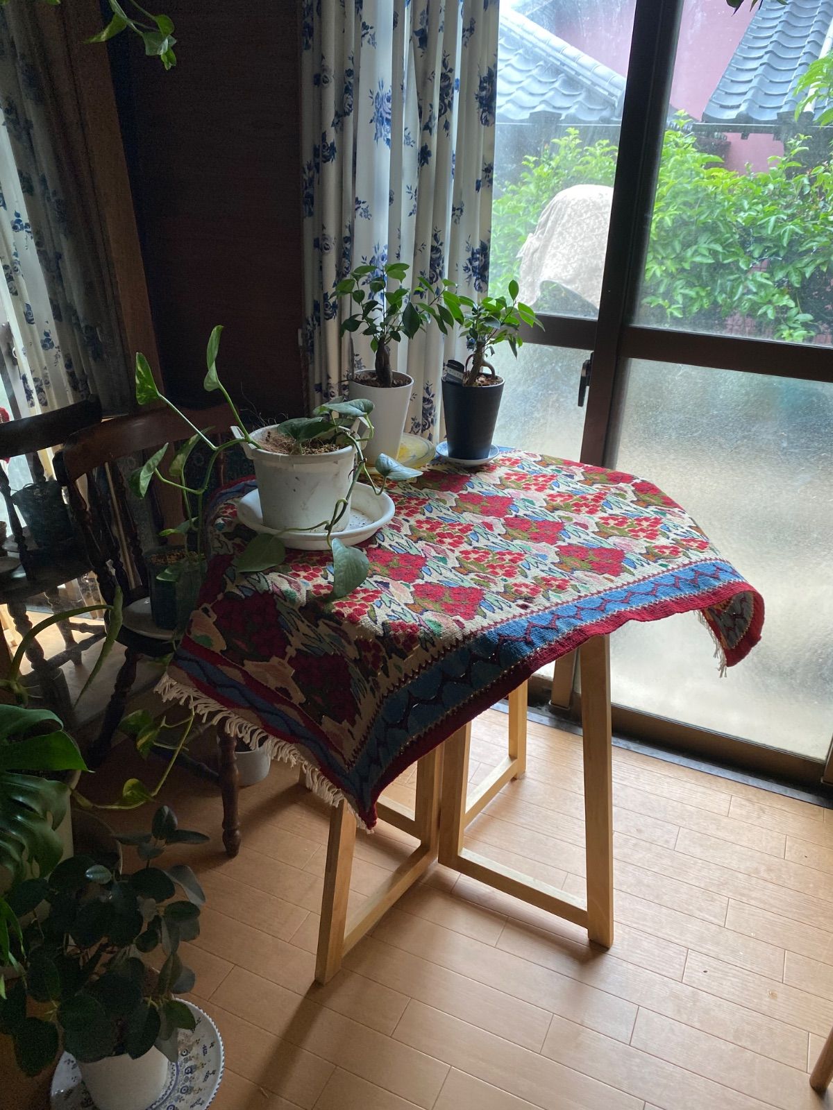 素敵な花柄のセネキリム 王室の為に織られたキリムです