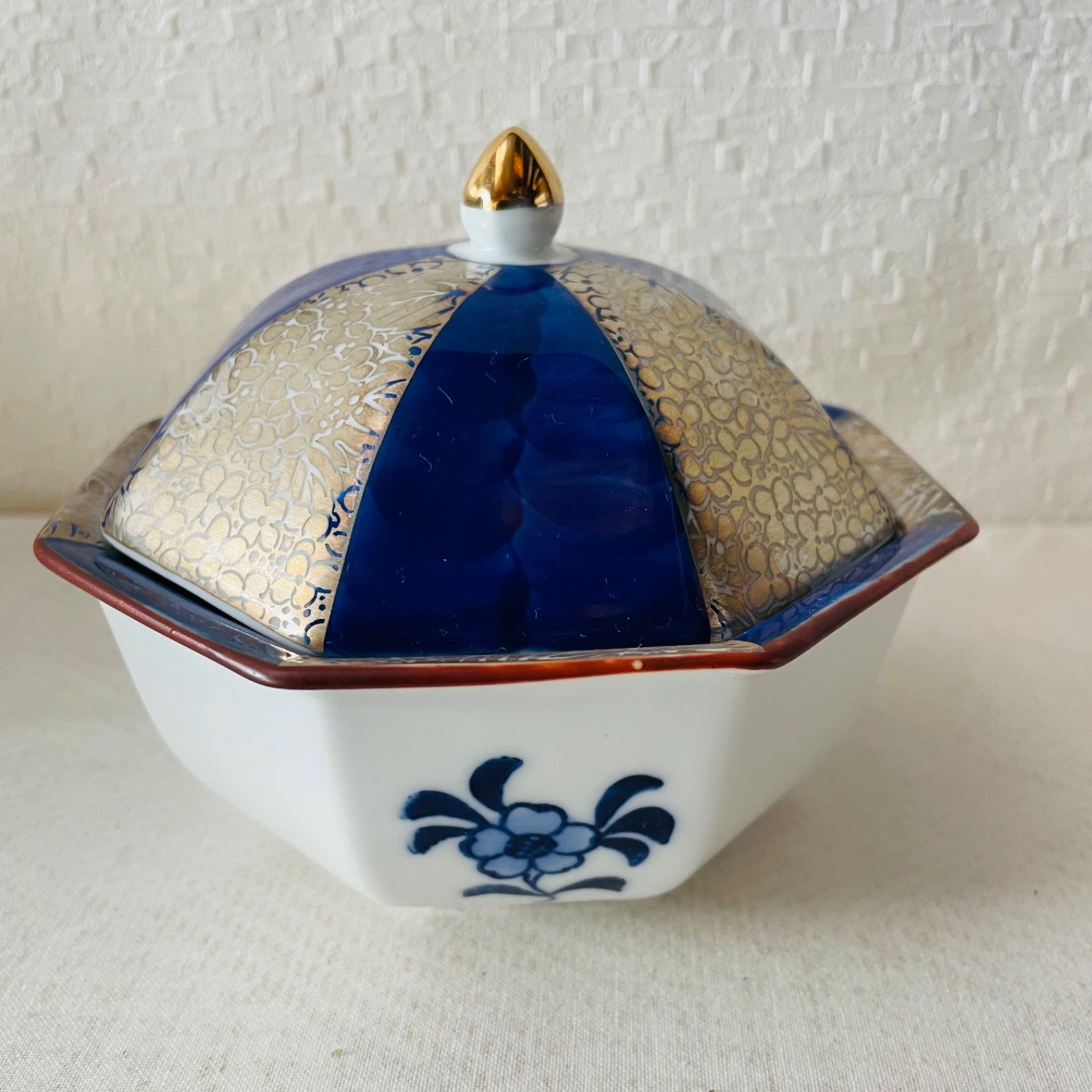 有田焼　錦松梅　蓋物　壺 レトロ 激レア非売品 錦松梅 光峰作 有田焼 蓋付小鉢 陶器容器