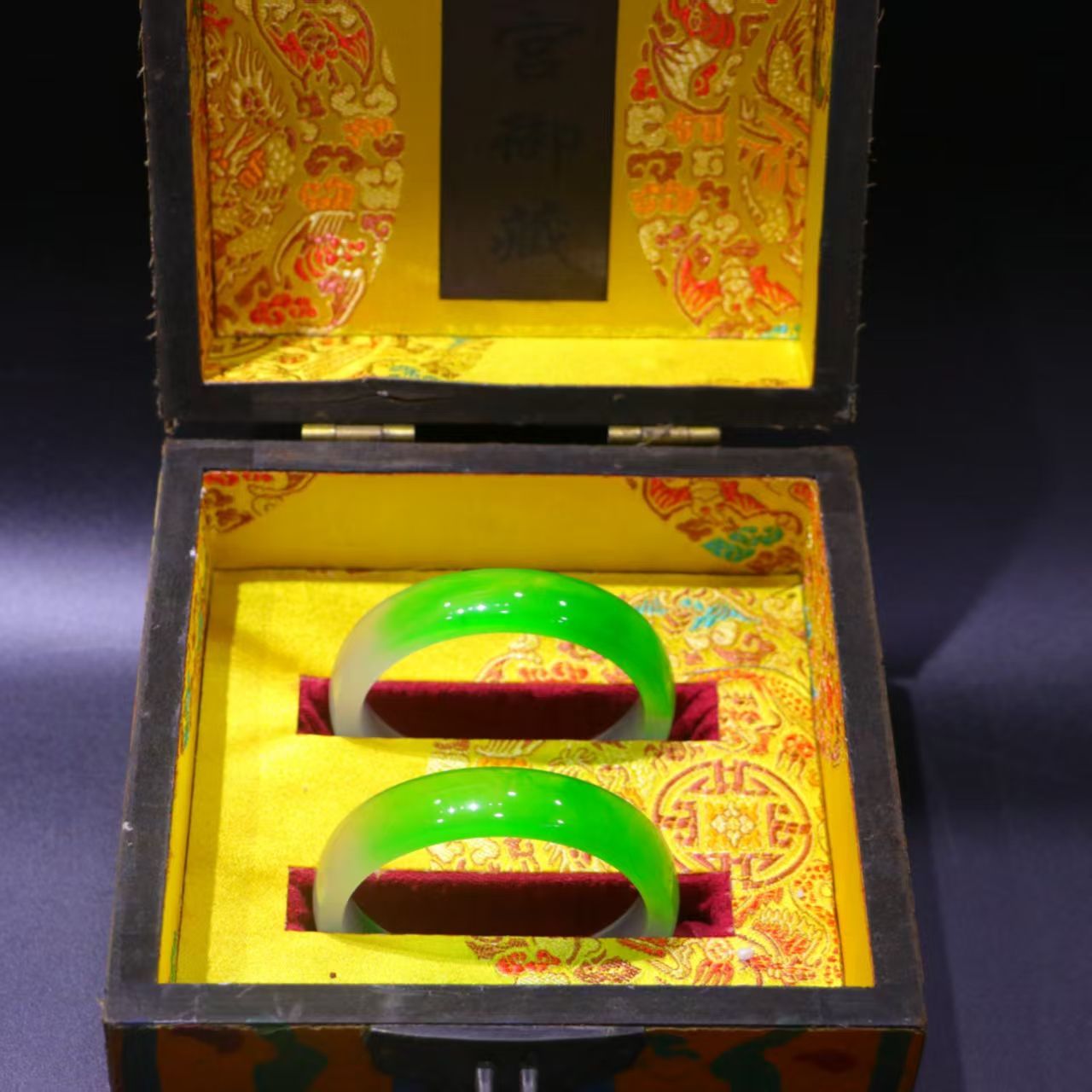 清代 宮廷御蔵 髙氷翡翠彫 腕輪 アクセサリ 木 置物 時代物 旧家蔵岀し 唐物 中国古 R092606