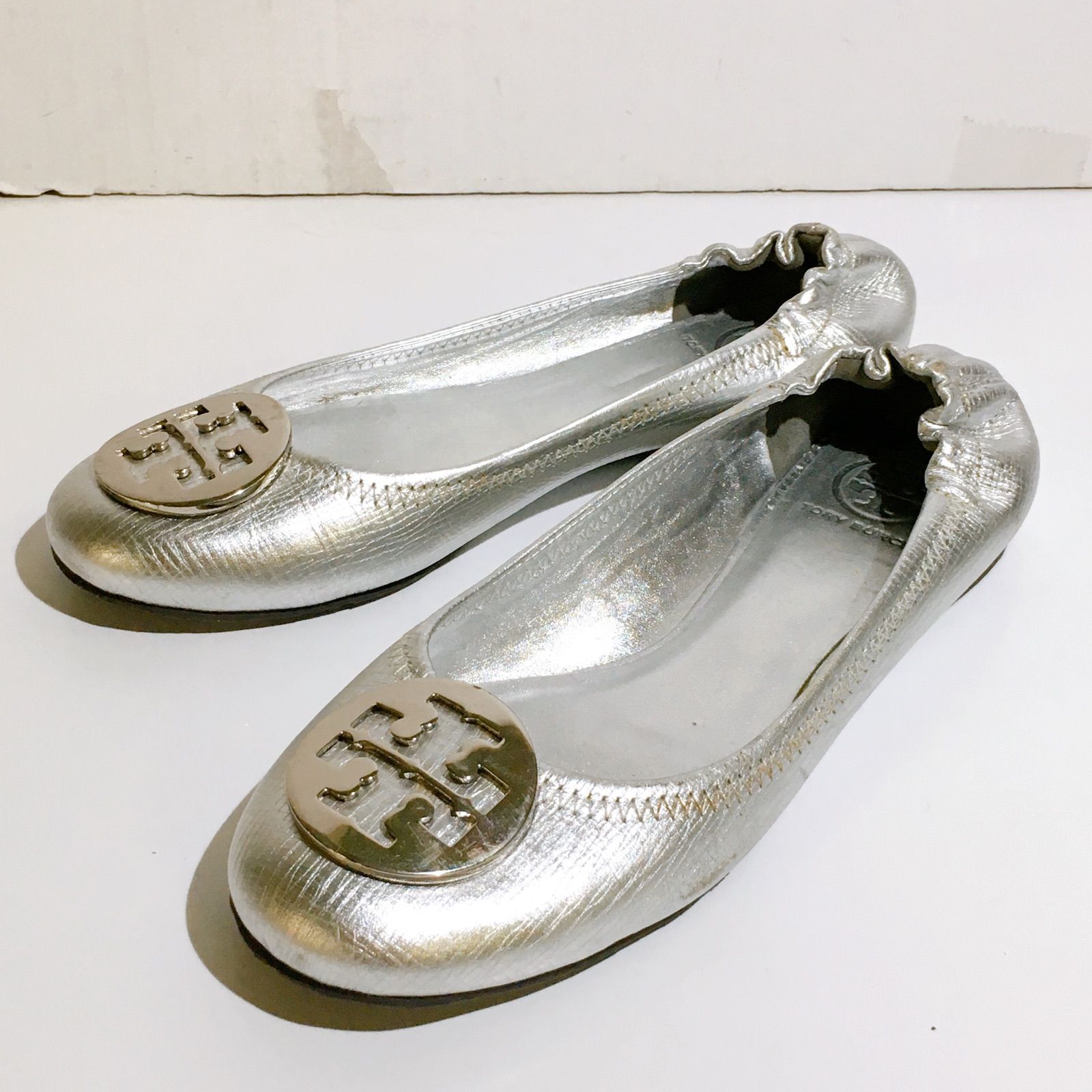 美品 サイズ7 トリーバーチ フラットシューズ ピンク×シルバーロゴ