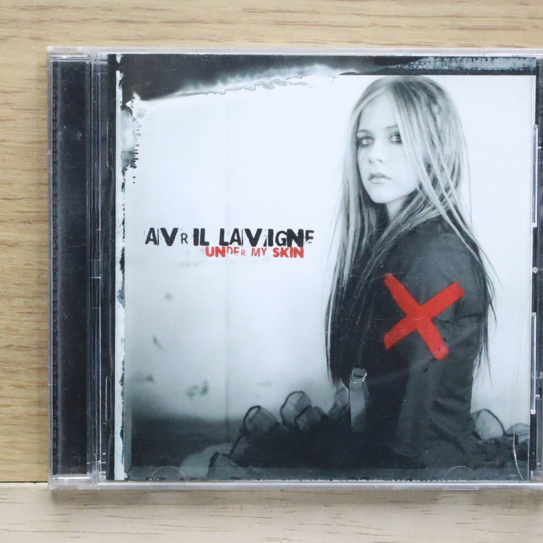 直筆サイン入り CD AVRIL LAVIGNE アヴリルラヴィーン AVRIL LAVIGNE,直筆サイン入り,新品,アヴリル・ラヴィーン
