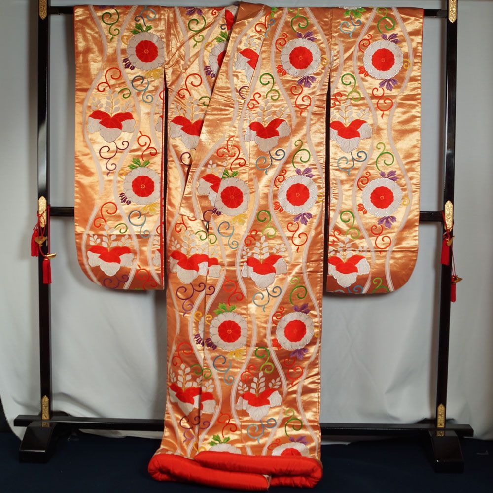 引き振袖 踊り着物 立涌に桐・菊唐草模様 刺繍 正絹 【 中古 裾引き 裾引 引き摺り お引き 着物 ひきずり 打掛 中古 打掛け 色打掛 お引き摺り 裾引 踊り 着物 踊り用着物 リサイクル着物 ステージ カラオケ】