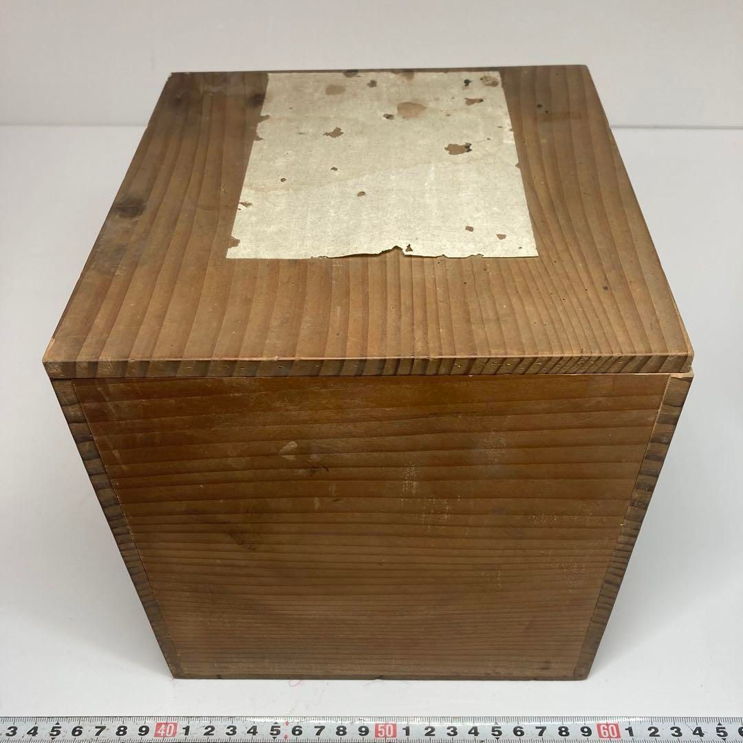 江戸初期　初期伊万里　青磁　菱形水指　木箱付　幅19.5㎝　東ま5-1031① 江戸初期 初期伊万里 青磁 菱形水指 木箱付 幅19.5㎝ 東ま