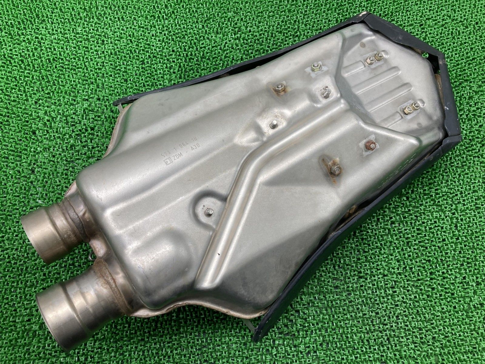 999S サイレンサーマフラー 573.1.064.1B ドゥカティ 純正 バイク 部品