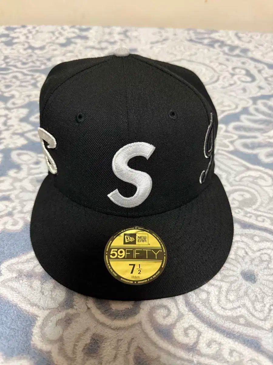 Supreme ✖︎ニューエラ　黒 スナップバックキャップ Supreme通販専門店】Supreme NEW ERA(ニューエラ)の通販