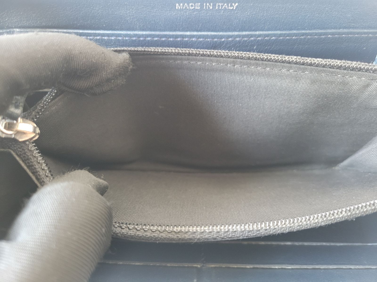 デカココ ラウンドファスナー長財布