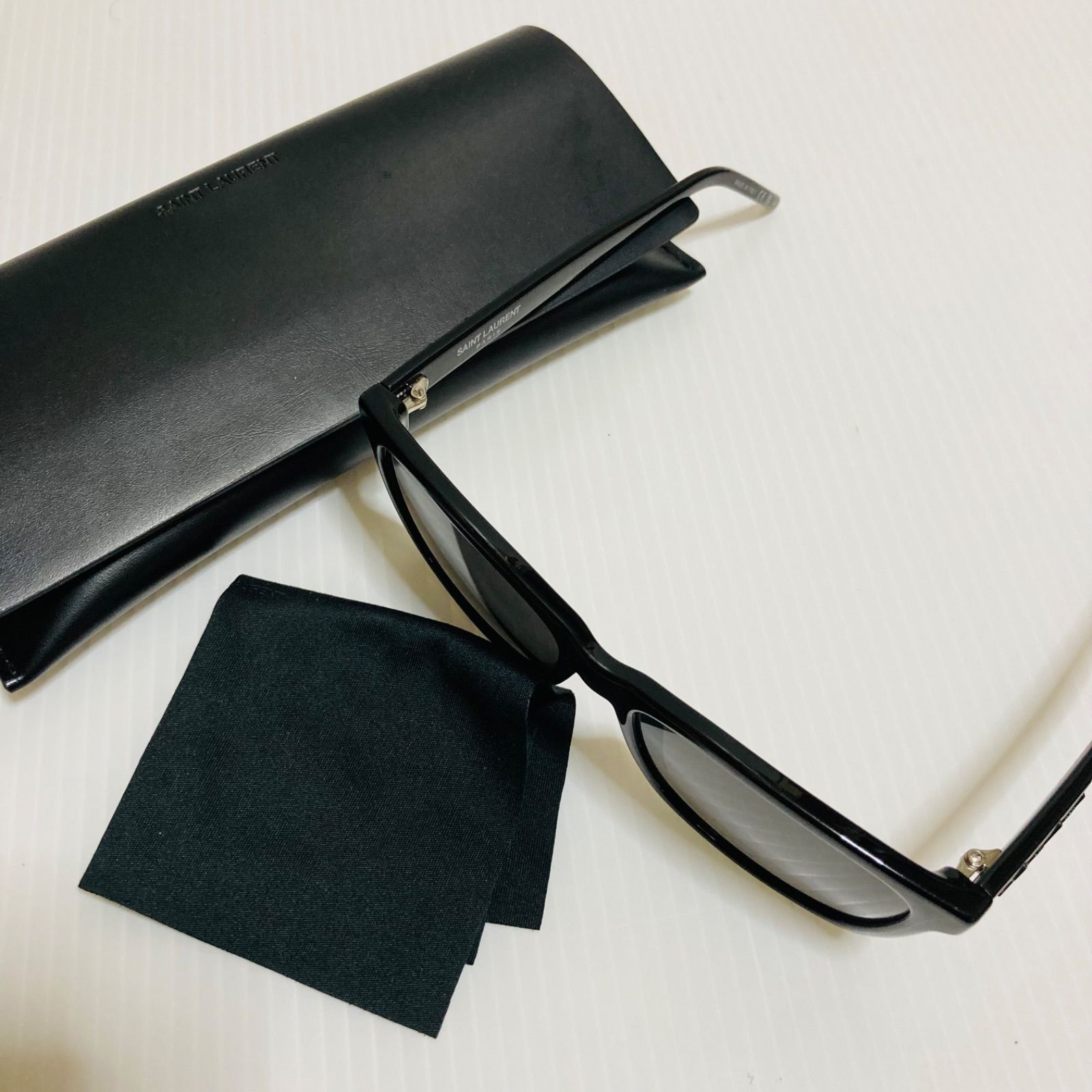極美品 SAINT LAURENT 正規品 スクエア ケース付 極美品 SAINT LAURENT 正規品 スクエア ケース付 - メルカリ