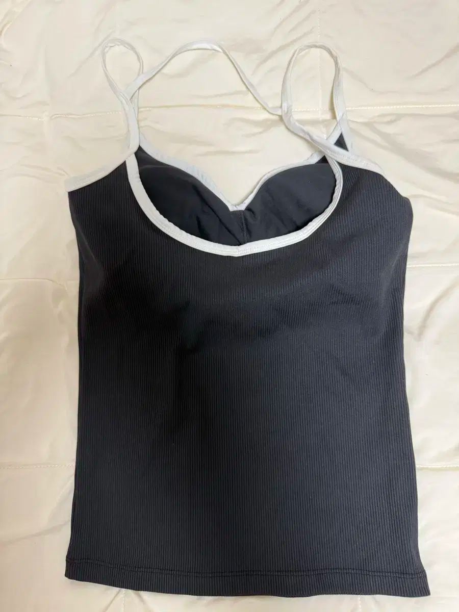 エリカ タンクトップ