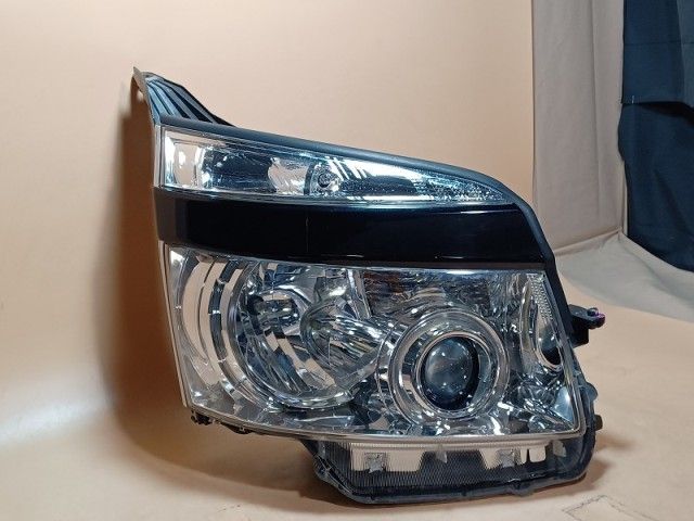 ヴォクシー ZRR75W 右ヘッドランプ・ヘッドライト ZS 煌Z   コイト 28-226 81110-28F80 202 コーティング済 ヴォクシー ZRR75W 右ヘッドランプ・ヘッドライト ZS