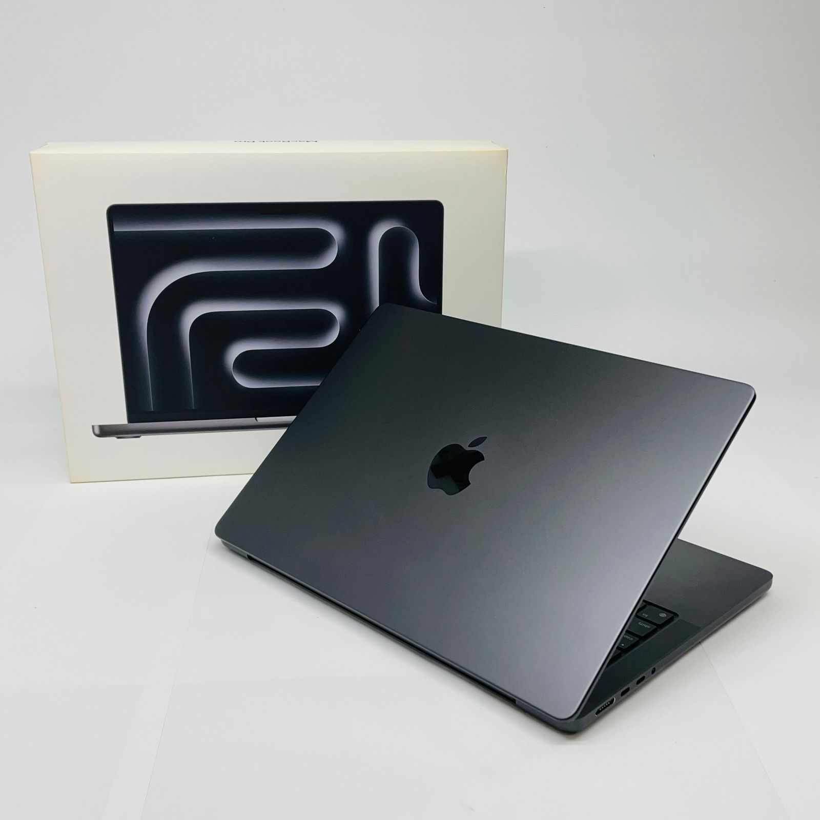 MacBookPro 14インチ M3Pro 12コア 36GB USキーボード