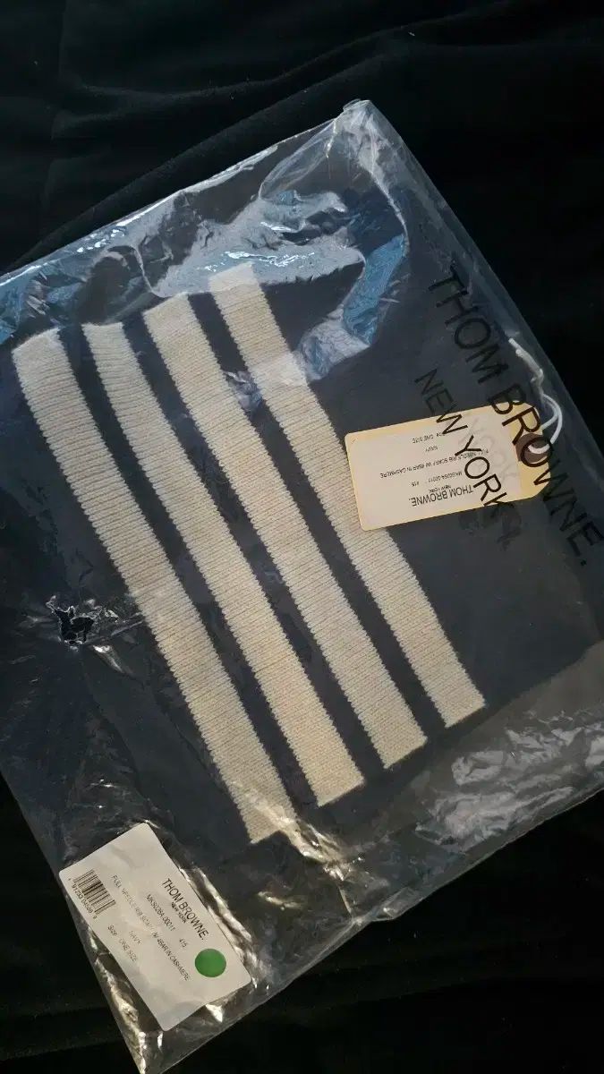THOM BROWNE トムブラウン　マフラー　カシミヤ100%　初期　ネイビー THOM BROWNE.【トム ブラウン】の知的なムードと自信をくれる