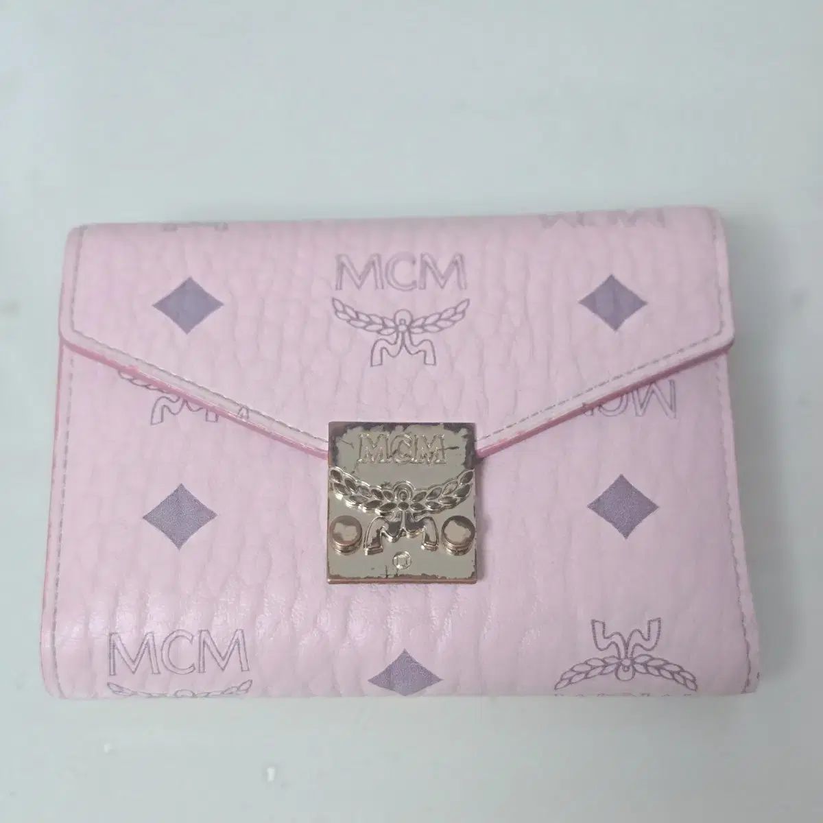 【ふるさと割】 パウダーピンク mcm 財布 メルカリ - 小物