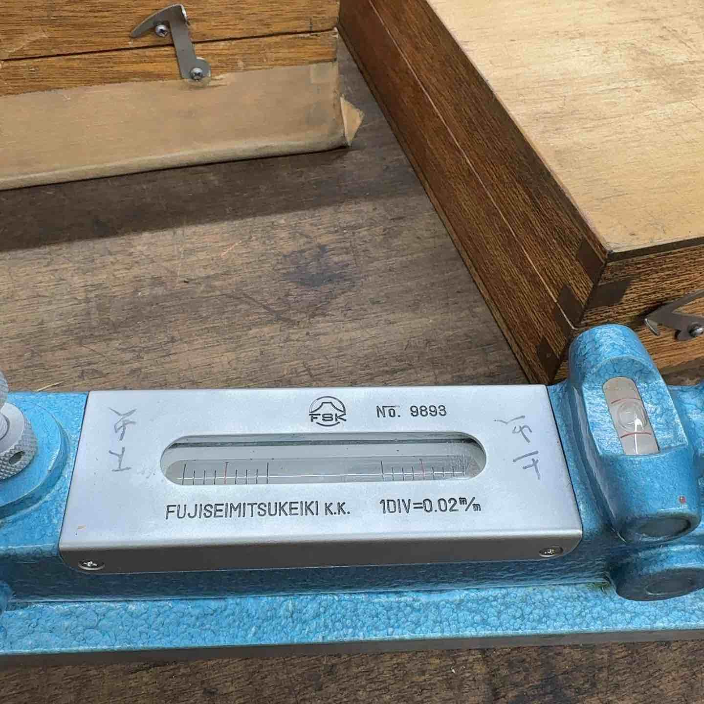 富士精密計器製作所 精密角型水準器 No,9893 サイズ200 0.02m/m【