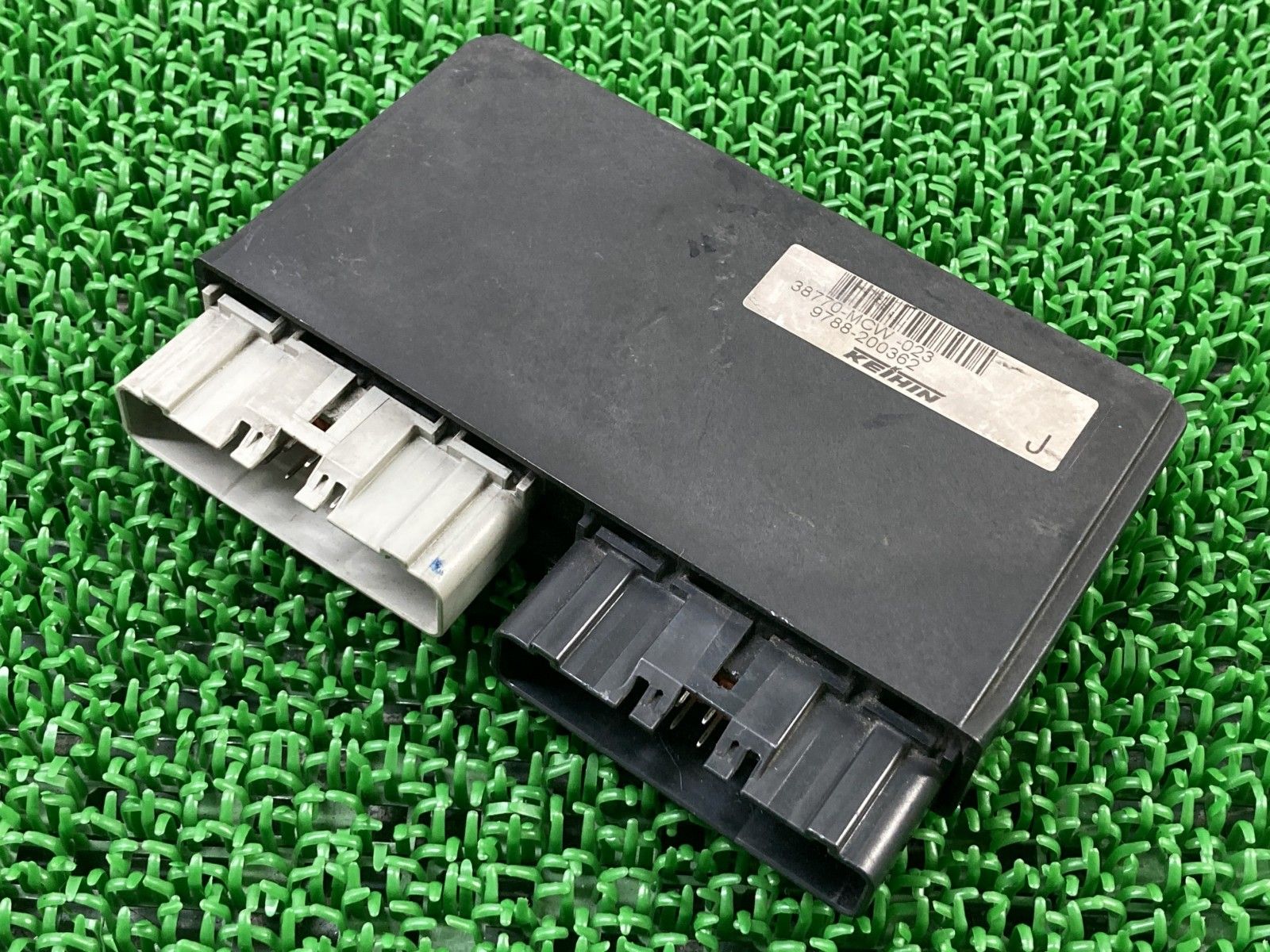 VFR800 ECU ホンダ 純正 中古 バイク 部品 RC46 ECM PGM-FIユニット 機能的問題なし 品薄 車検 Genuine 27 VFR800 ECU ホンダ 純正 バイク 部品 RC46 ECM PGM-FIユニット 機能的