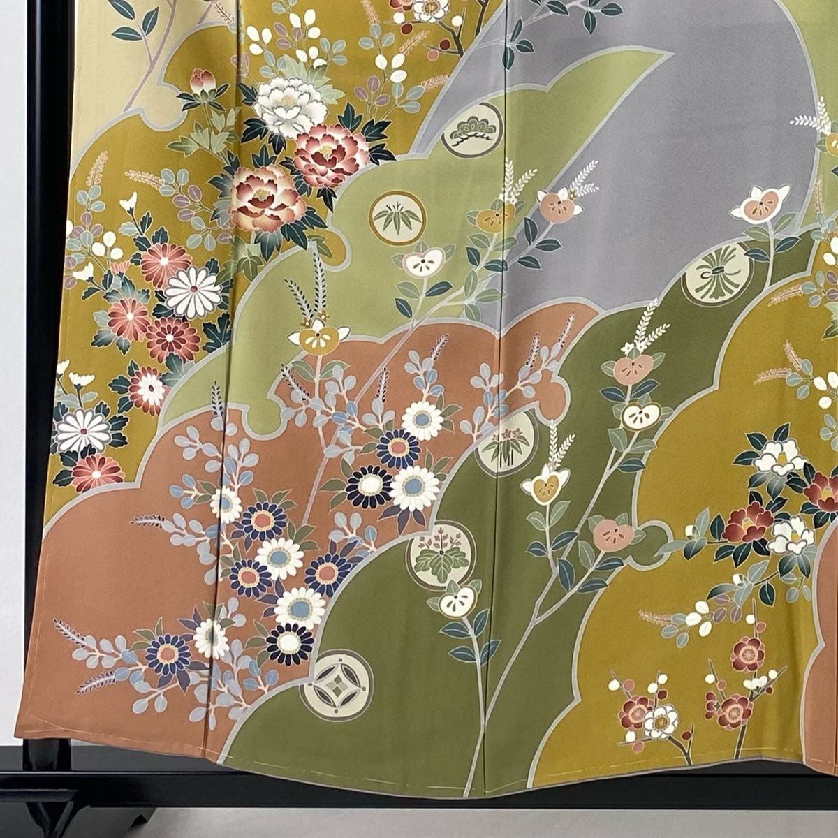 訪問着 身丈158cm 裄丈64cm M 袷 阿部佳雪 落款 雪輪 牡丹 染め分け 抹茶色 正絹 名品