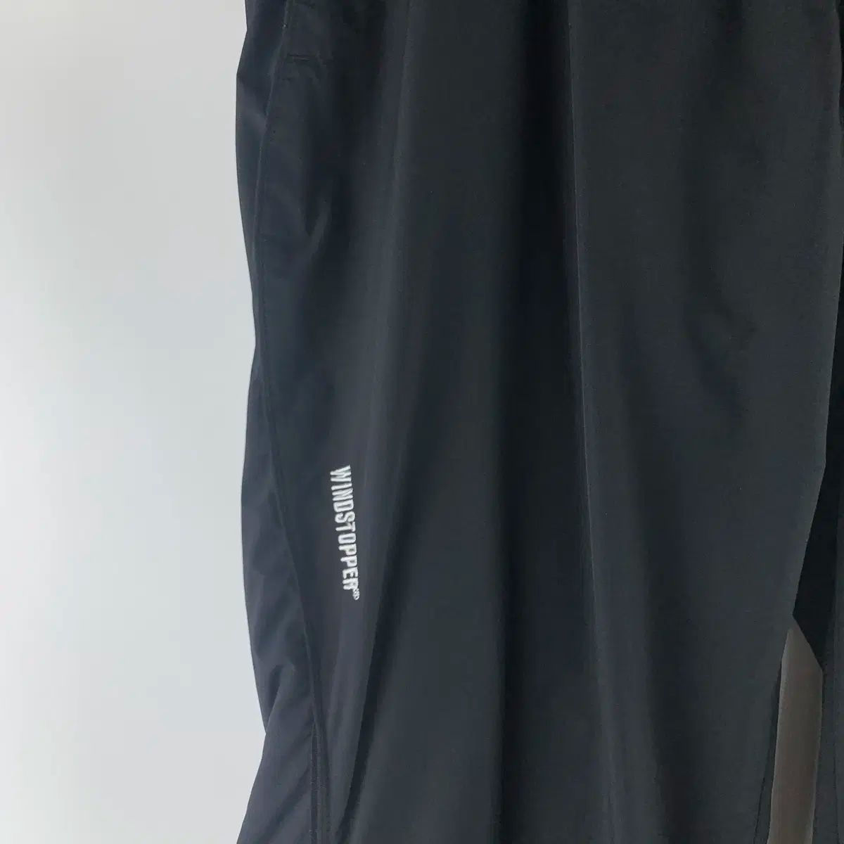 adidas(アディダス) ウィンドストッパー 超新星 黒 ウーブン トレーナー パンツ 95 241016