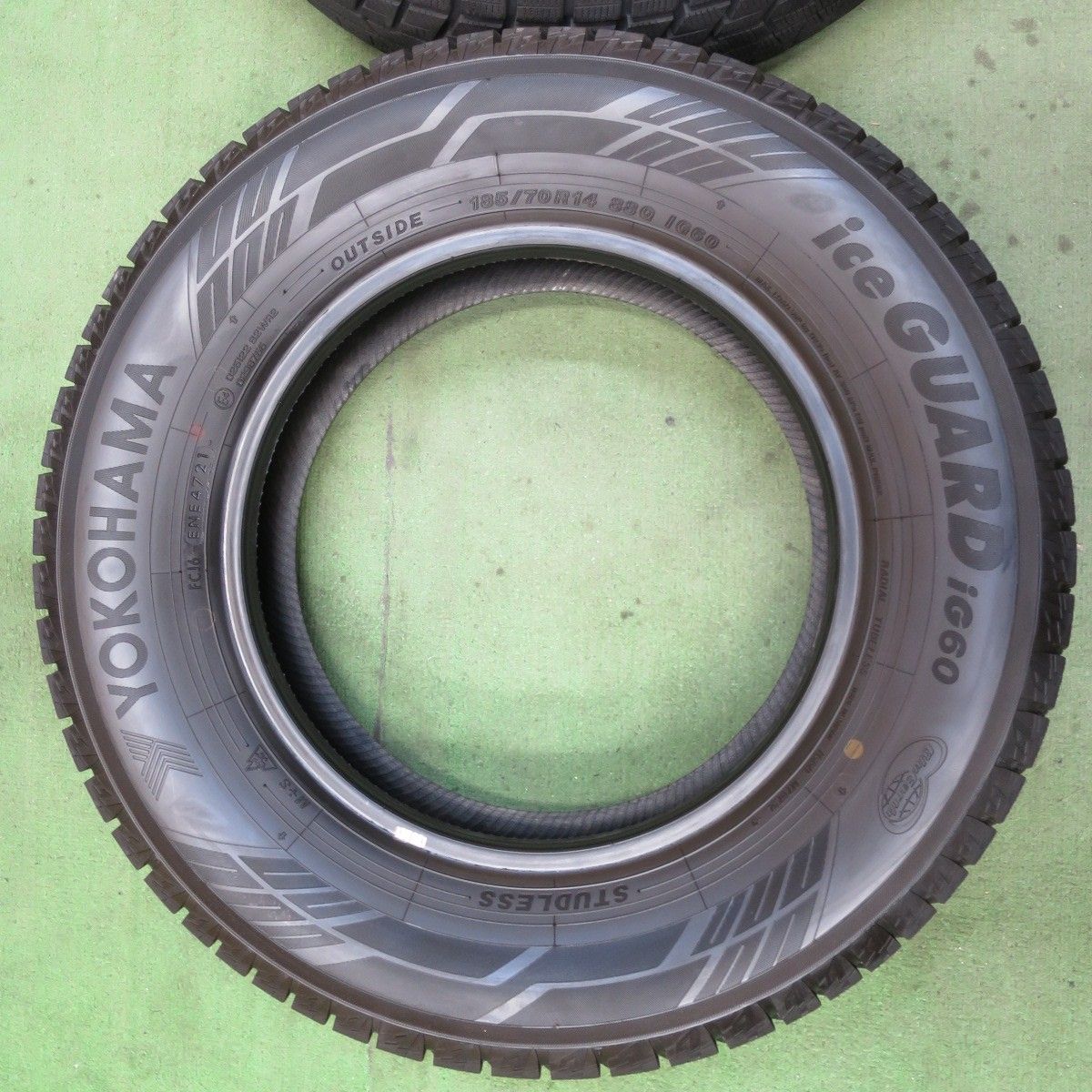 車 バリ溝！21年！ほぼ10分☆スタッドレス 185/70R14 ヨコハマ アイス 