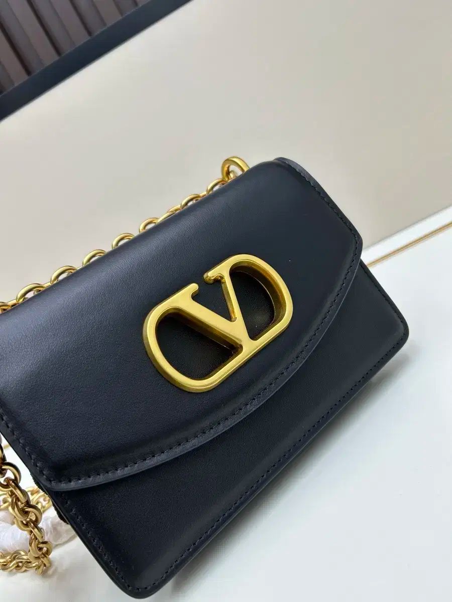 Valentino ヴァレンティノ