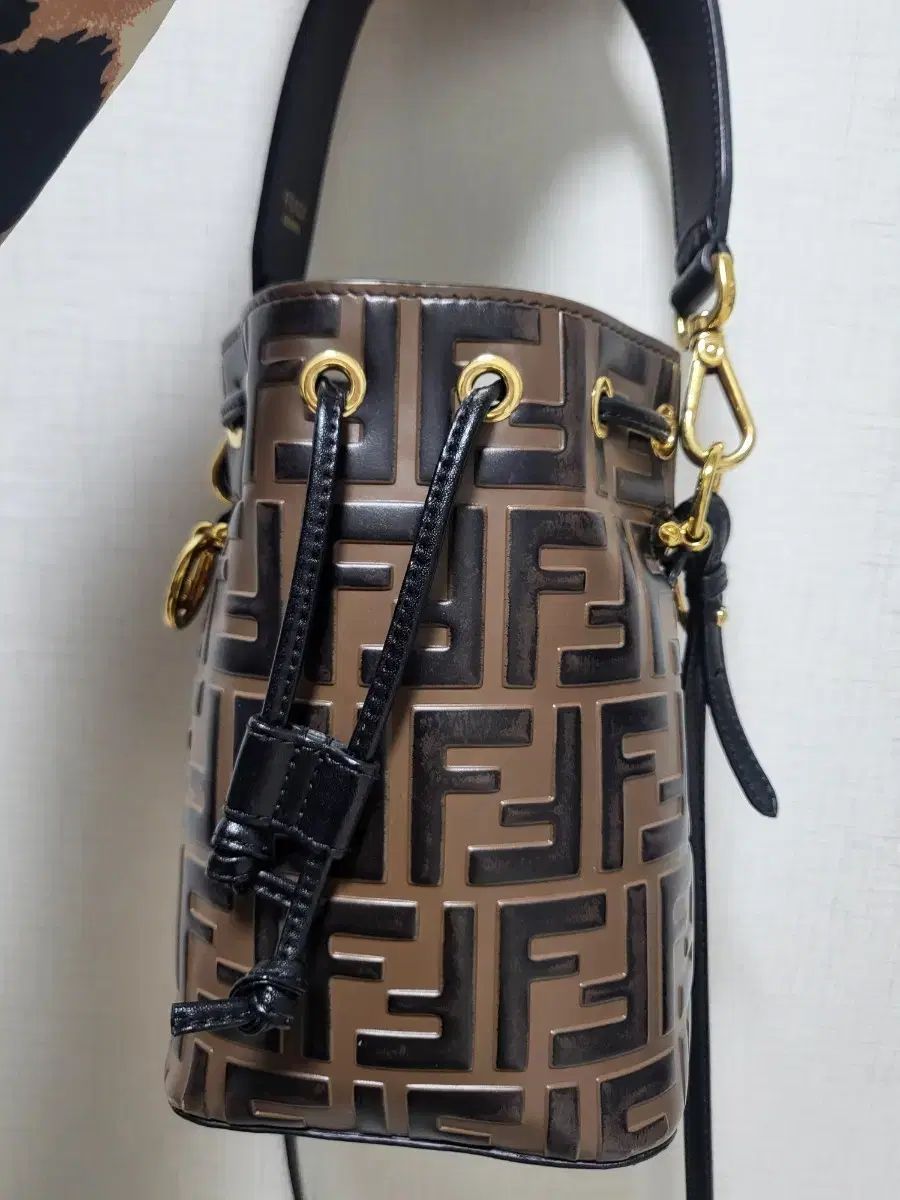 正規品 FENDI フェンディ モントレゾール FF ロゴ スポーツブラ ブラウン バケットバッグ