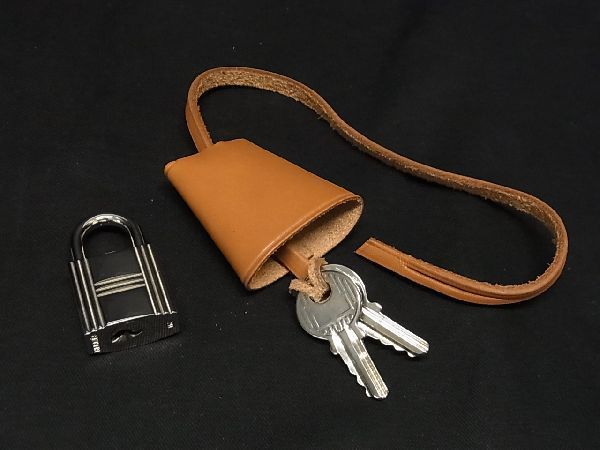 □新品同様□ HERMES エルメス ボックスカーフ クロシェット シルバーカデナ キー バッグチャーム カギ番号 114 ブラウン系  AG5320ｱP - メルカリ