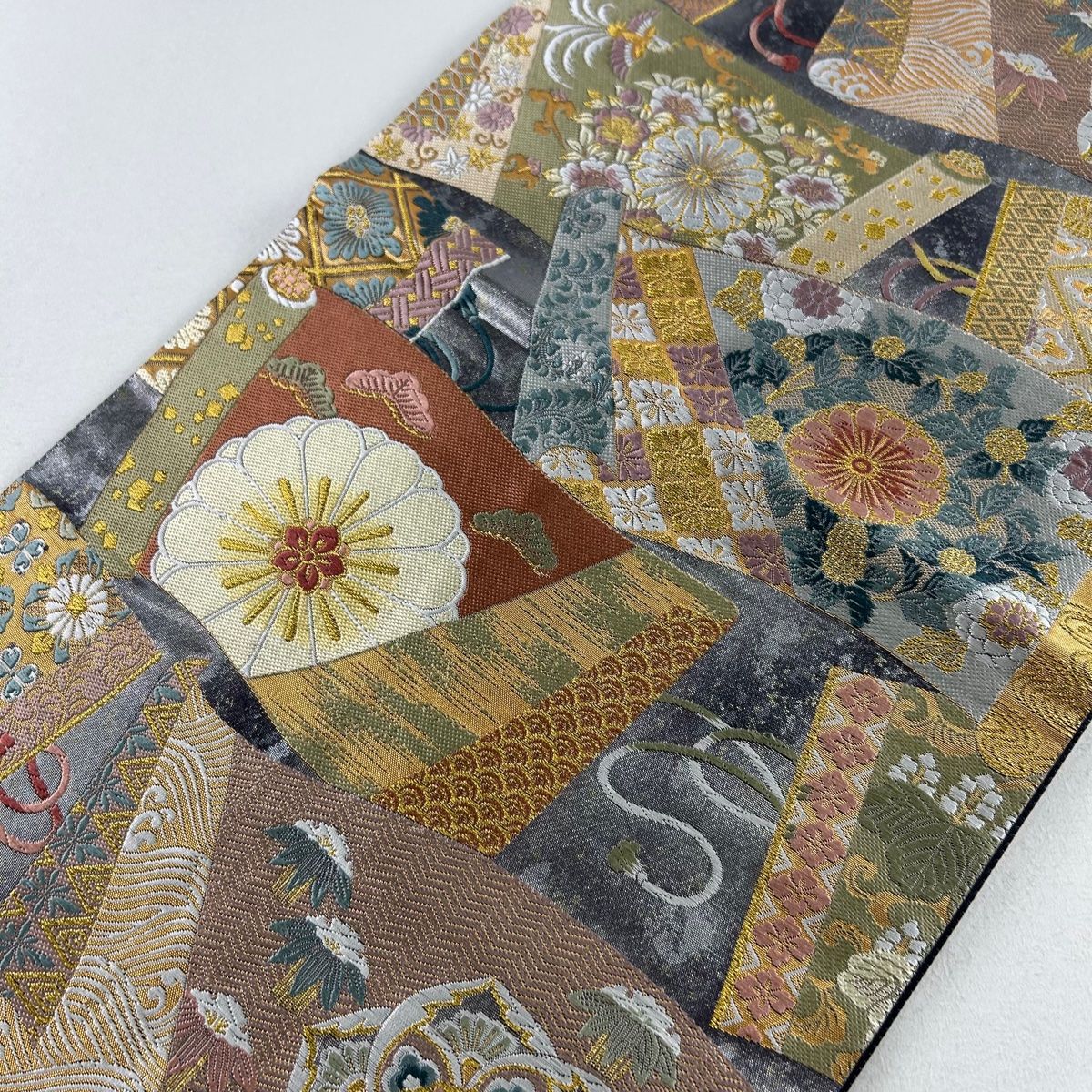 袋帯　金糸／銀糸 菊花刺繍 袋帯 美品 秀品 巻物 草花 刺繍 金糸 銀色 六通 正絹 【中古
