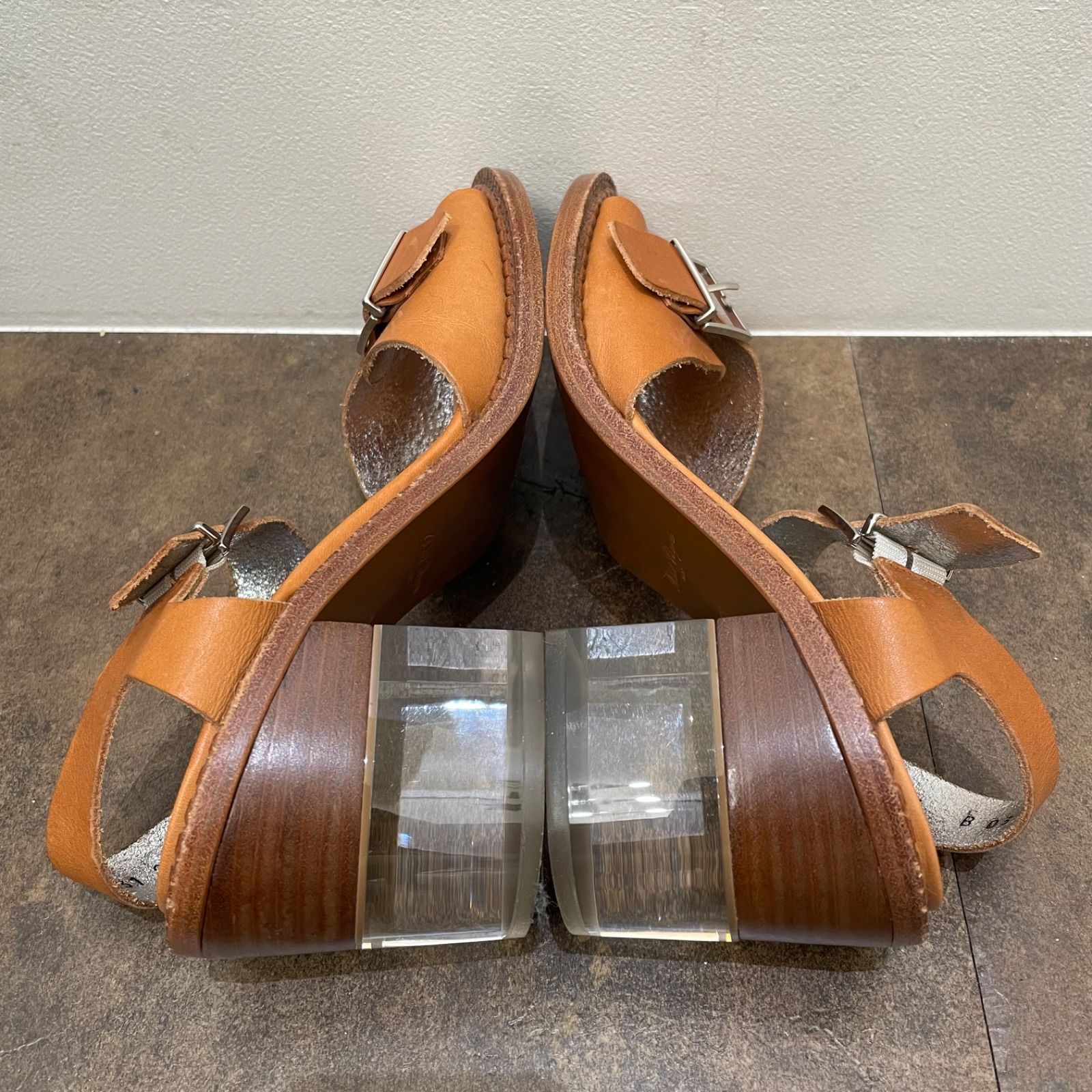 新品 CLERGERIE ロベール クレジュリーParisレザーサンダル ヒール 新品 CLERGERIE ロベール クレジュリーParisレザーサンダル ヒール